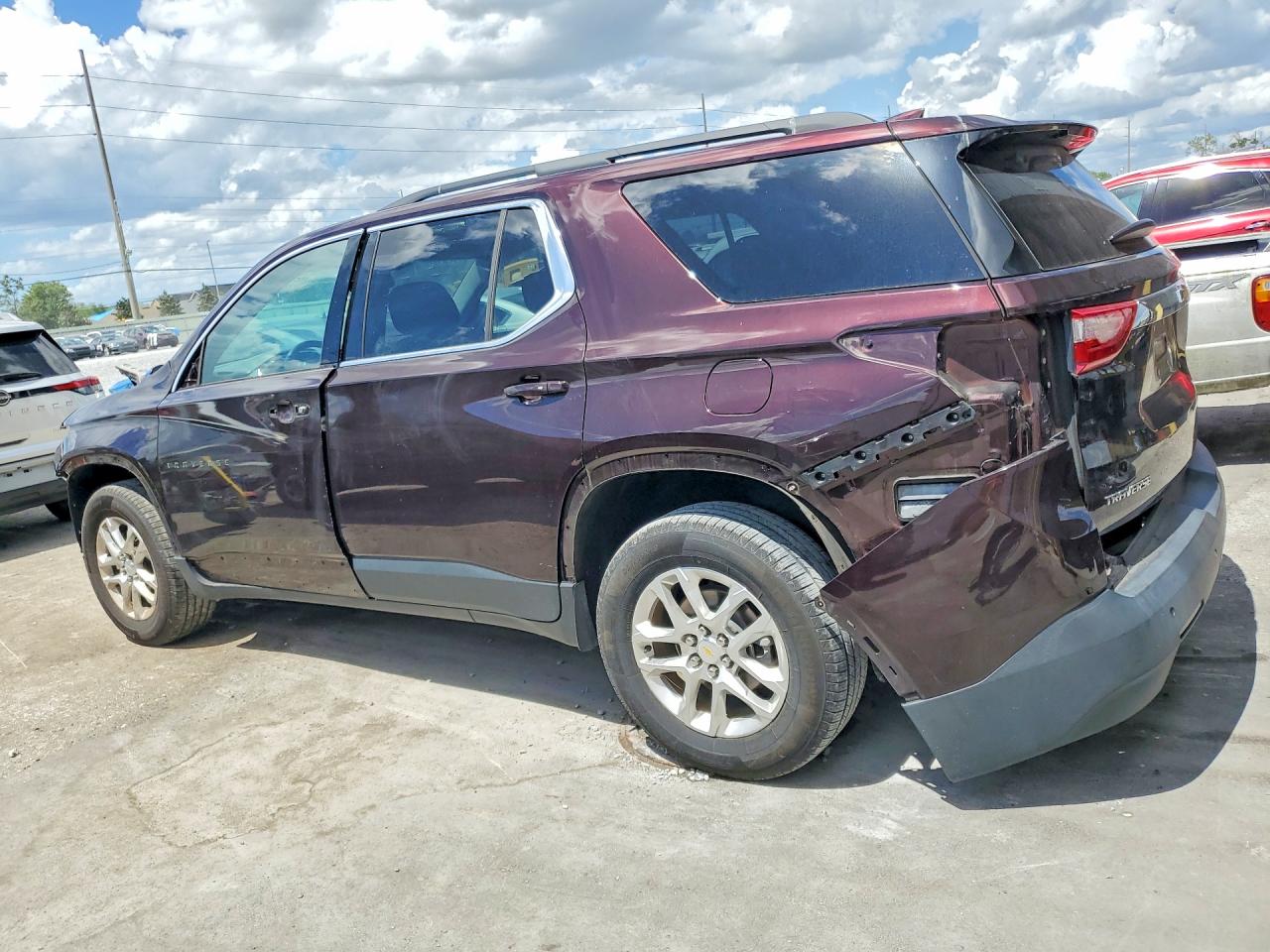 2020 CHEVROLET TRAVERSE LT photo 4