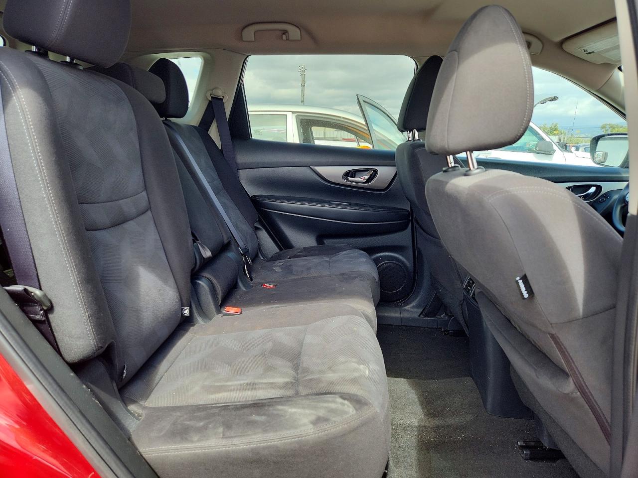 2016 NISSAN ROGUE SV photo 11
