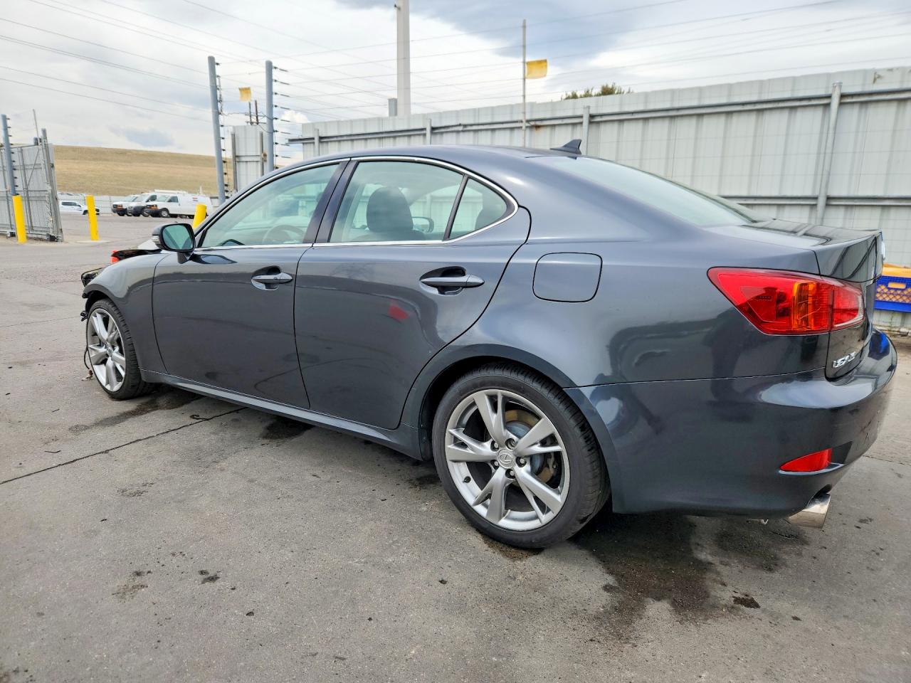 2010 LEXUS IS 250 photo 4