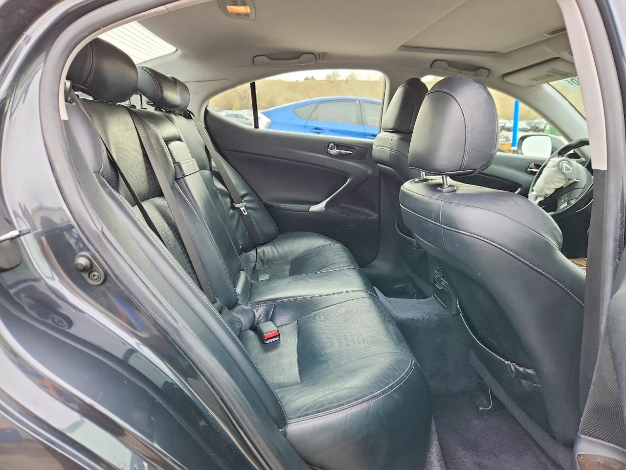 2010 LEXUS IS 250 photo 28