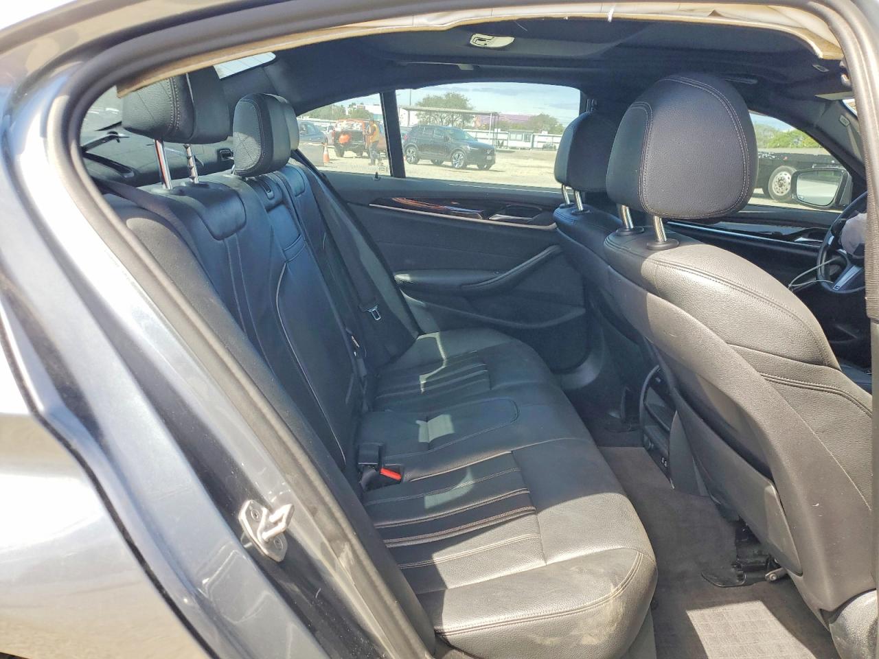 2021 BMW 530E photo 28