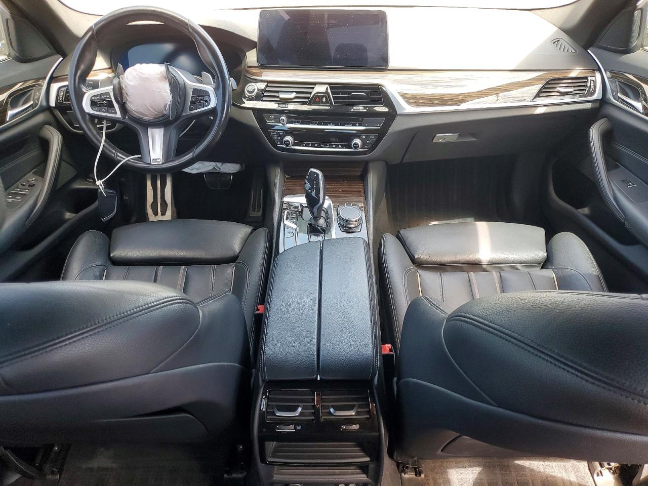 2021 BMW 530E photo 22