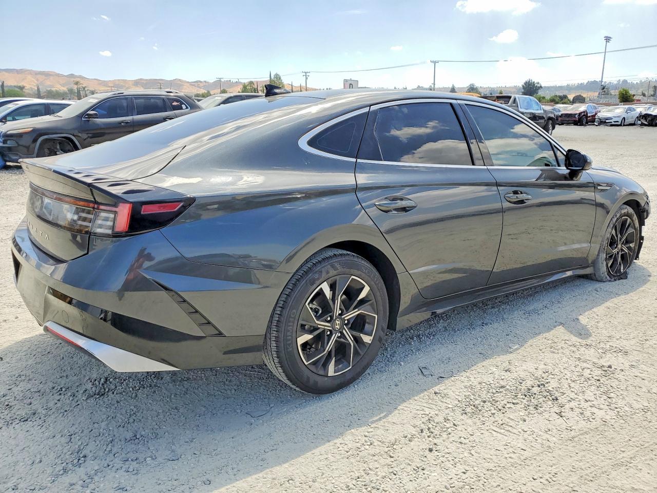 2025 HYUNDAI SONATA SEL photo 5