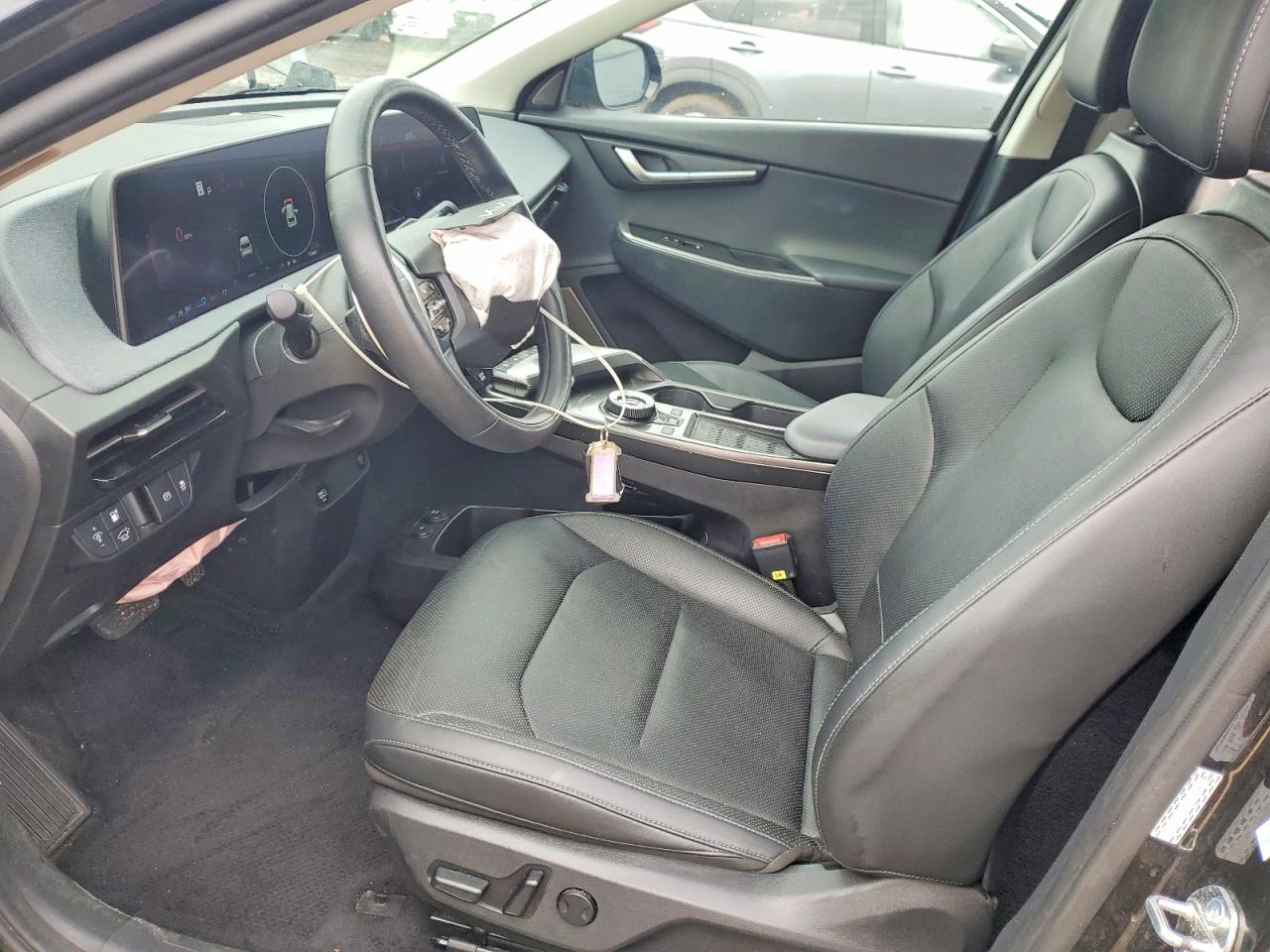 2024 KIA EV6 WIND photo 13