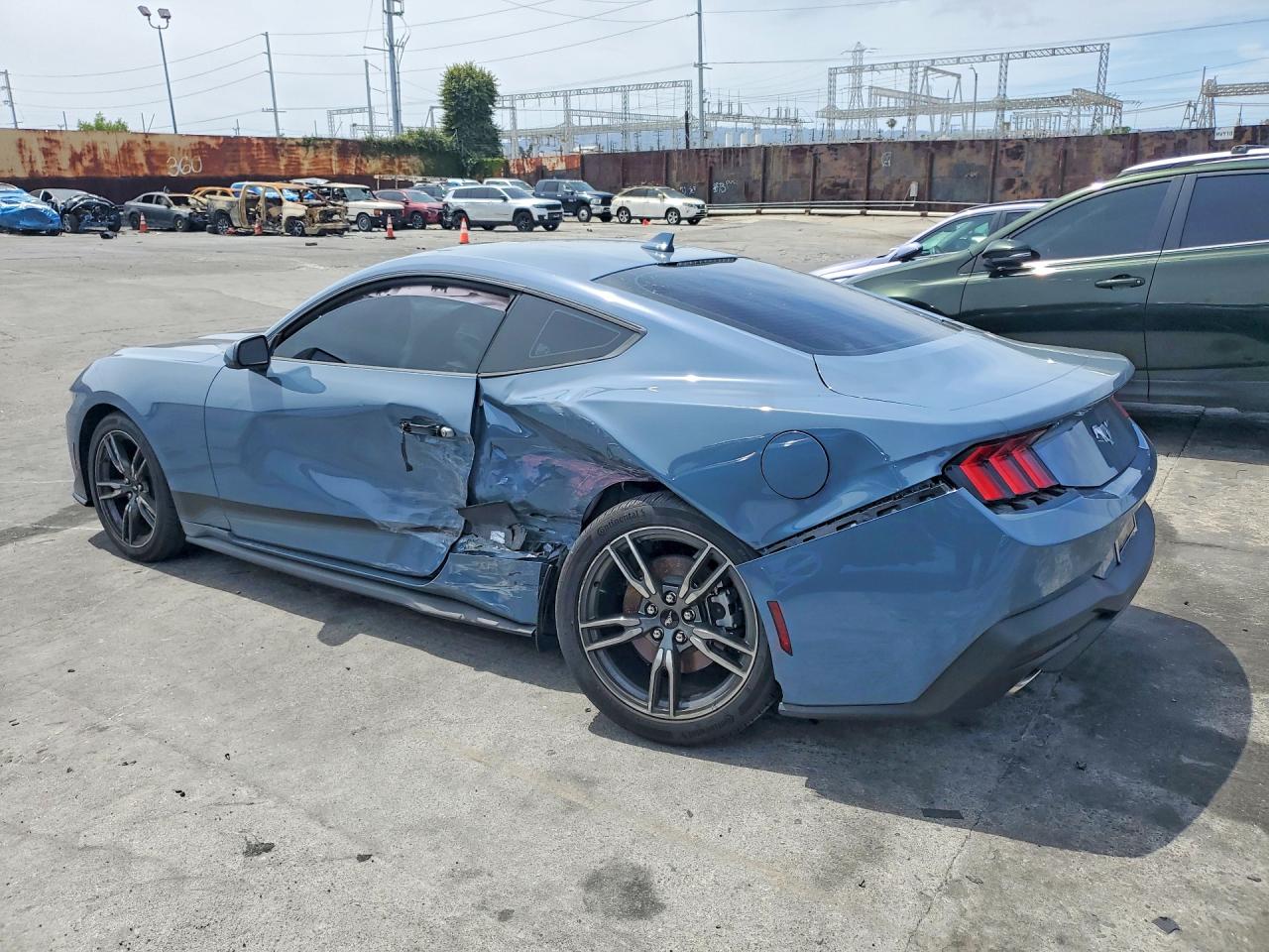 2025 FORD MUSTANG photo 3