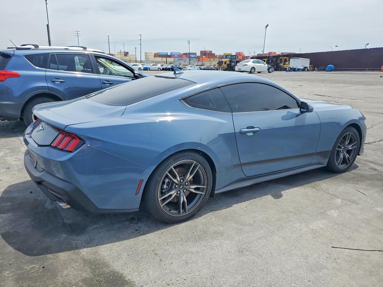 2025 FORD MUSTANG photo 5