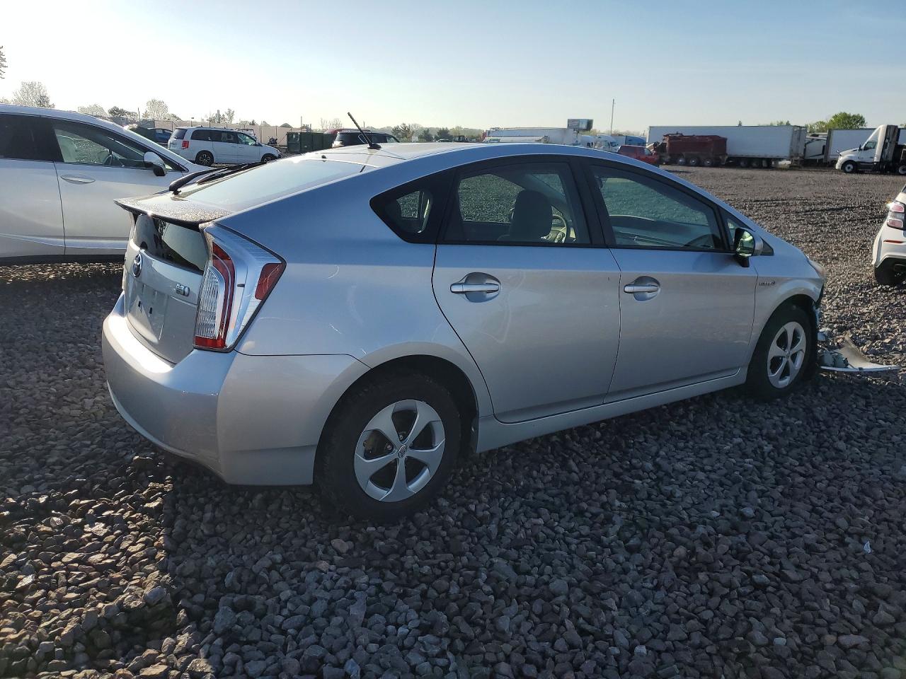 2013 TOYOTA PRIUS TWO photo 3