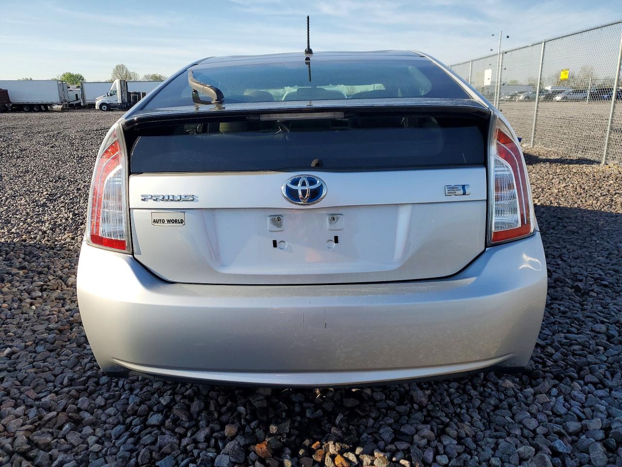 2013 TOYOTA PRIUS TWO photo 6