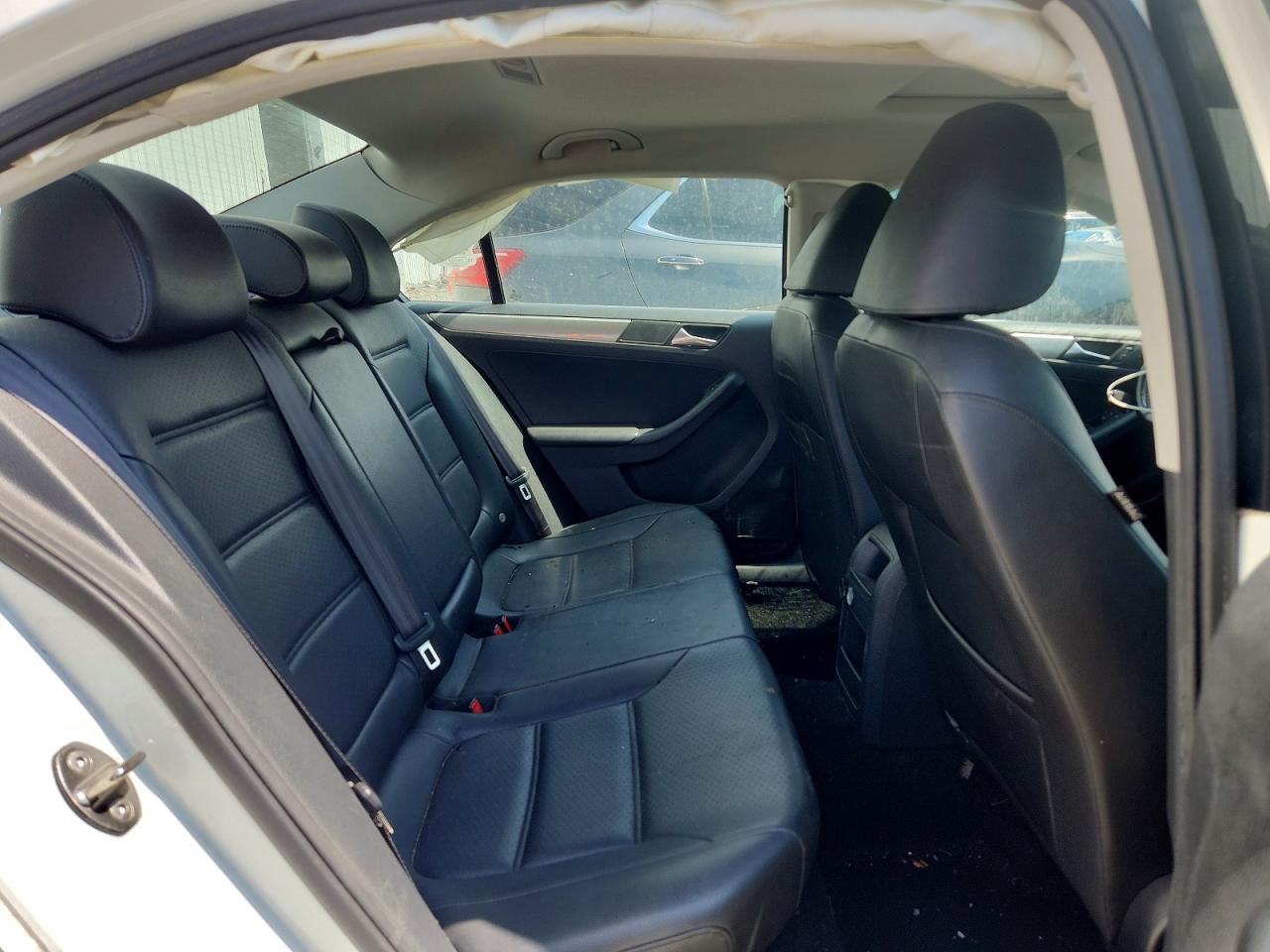2015 VOLKSWAGEN JETTA SE photo 28