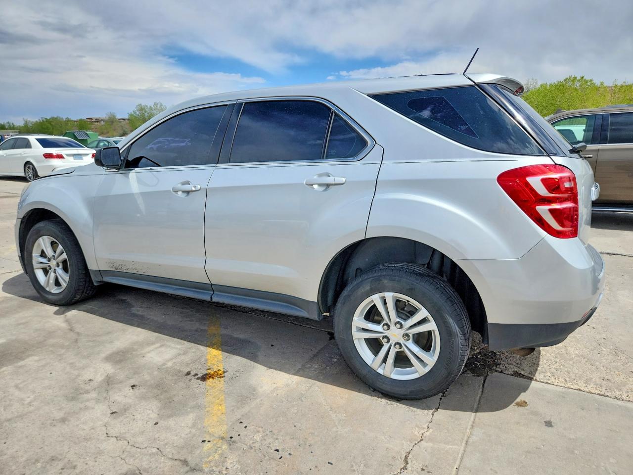 2017 CHEVROLET EQUINOX LS photo 3
