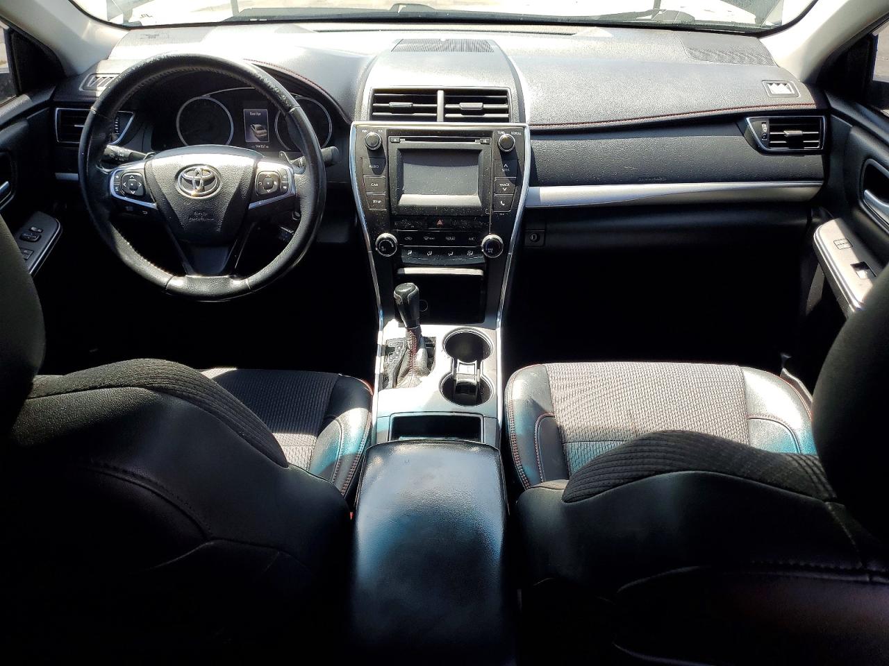 2016 TOYOTA CAMRY SE photo 15