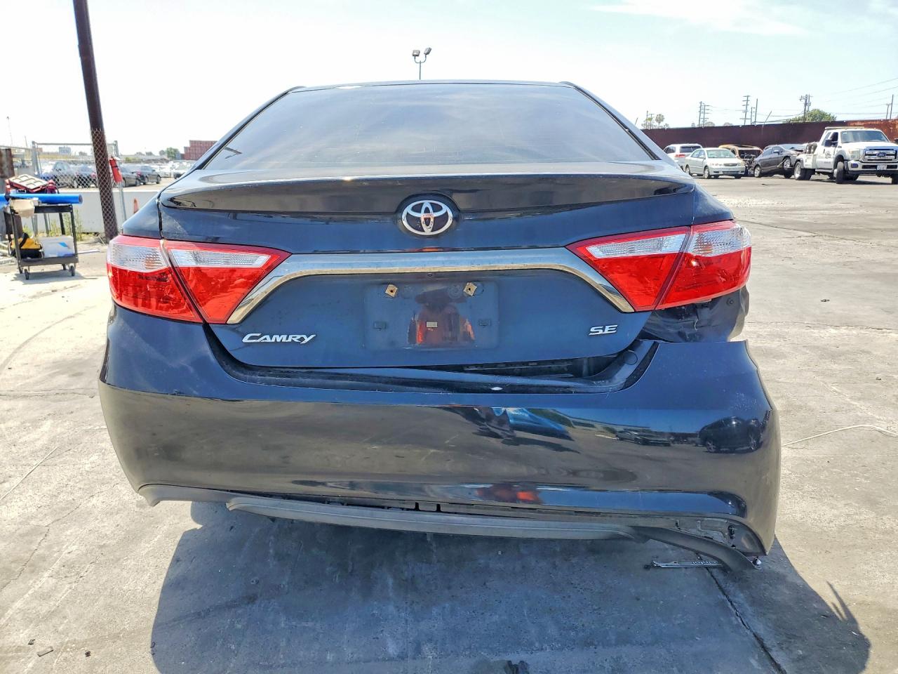 2016 TOYOTA CAMRY SE photo 11