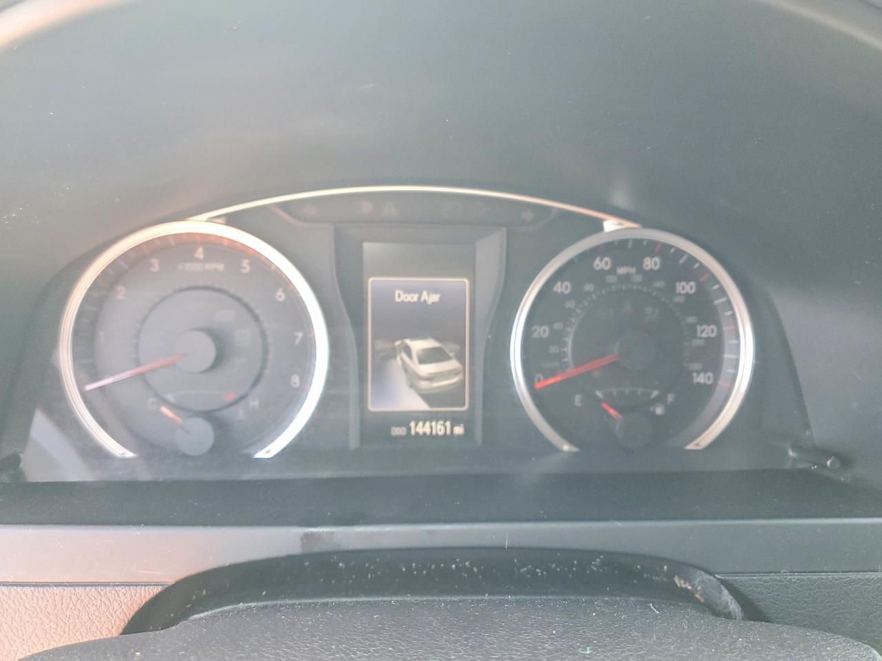 2016 TOYOTA CAMRY SE photo 17