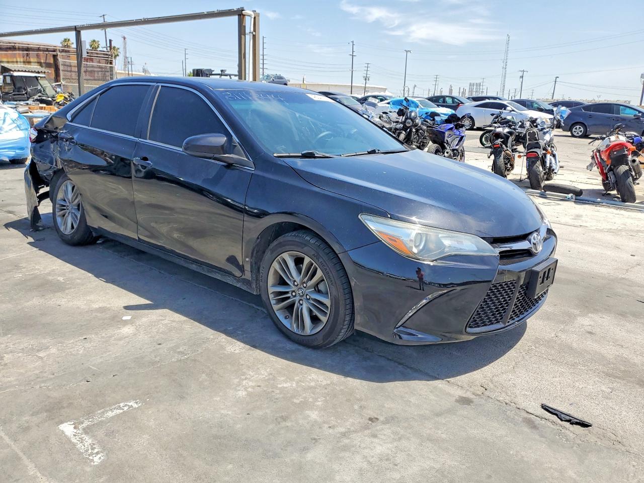 2016 TOYOTA CAMRY SE photo 7