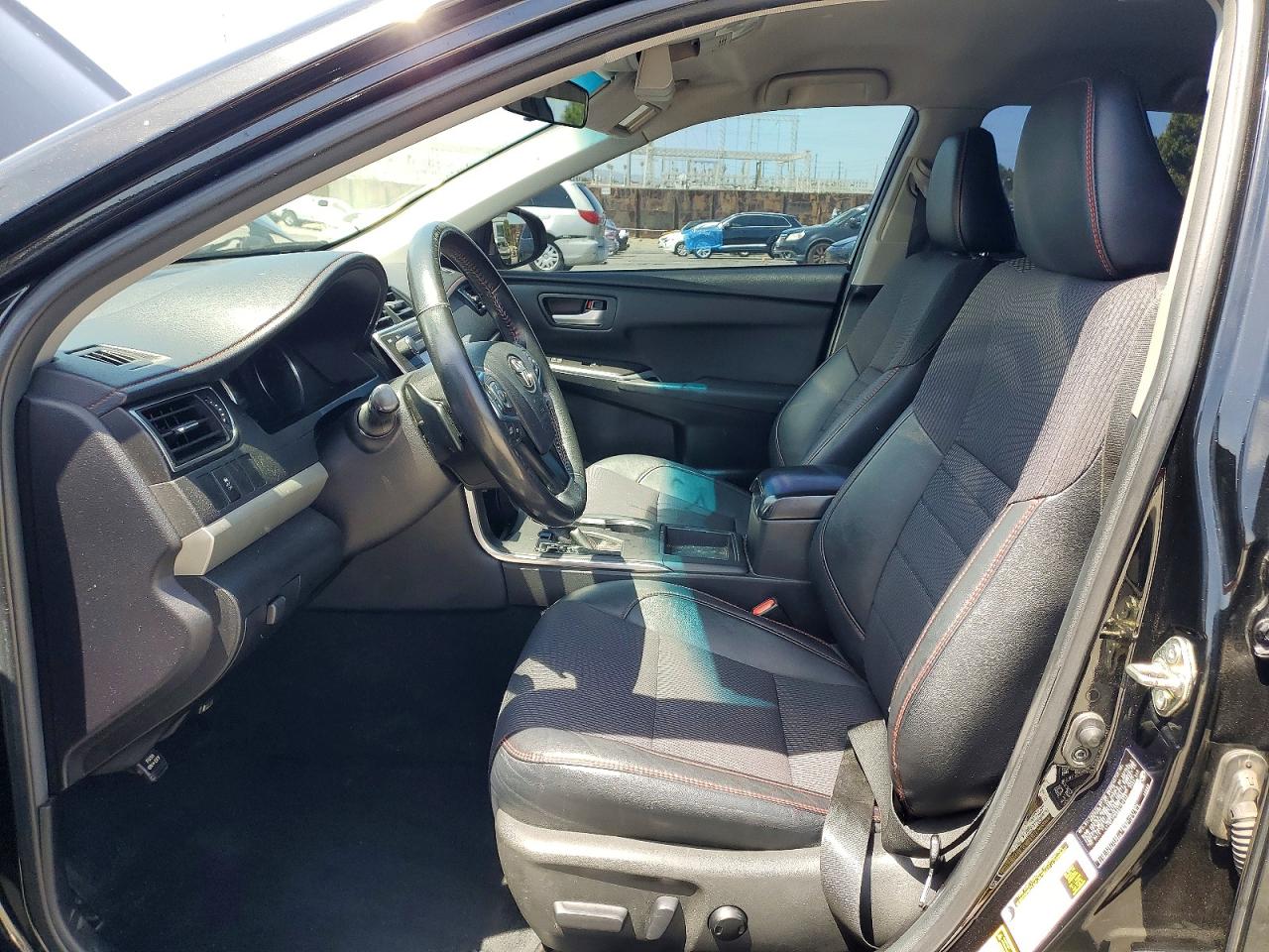 2016 TOYOTA CAMRY SE photo 13