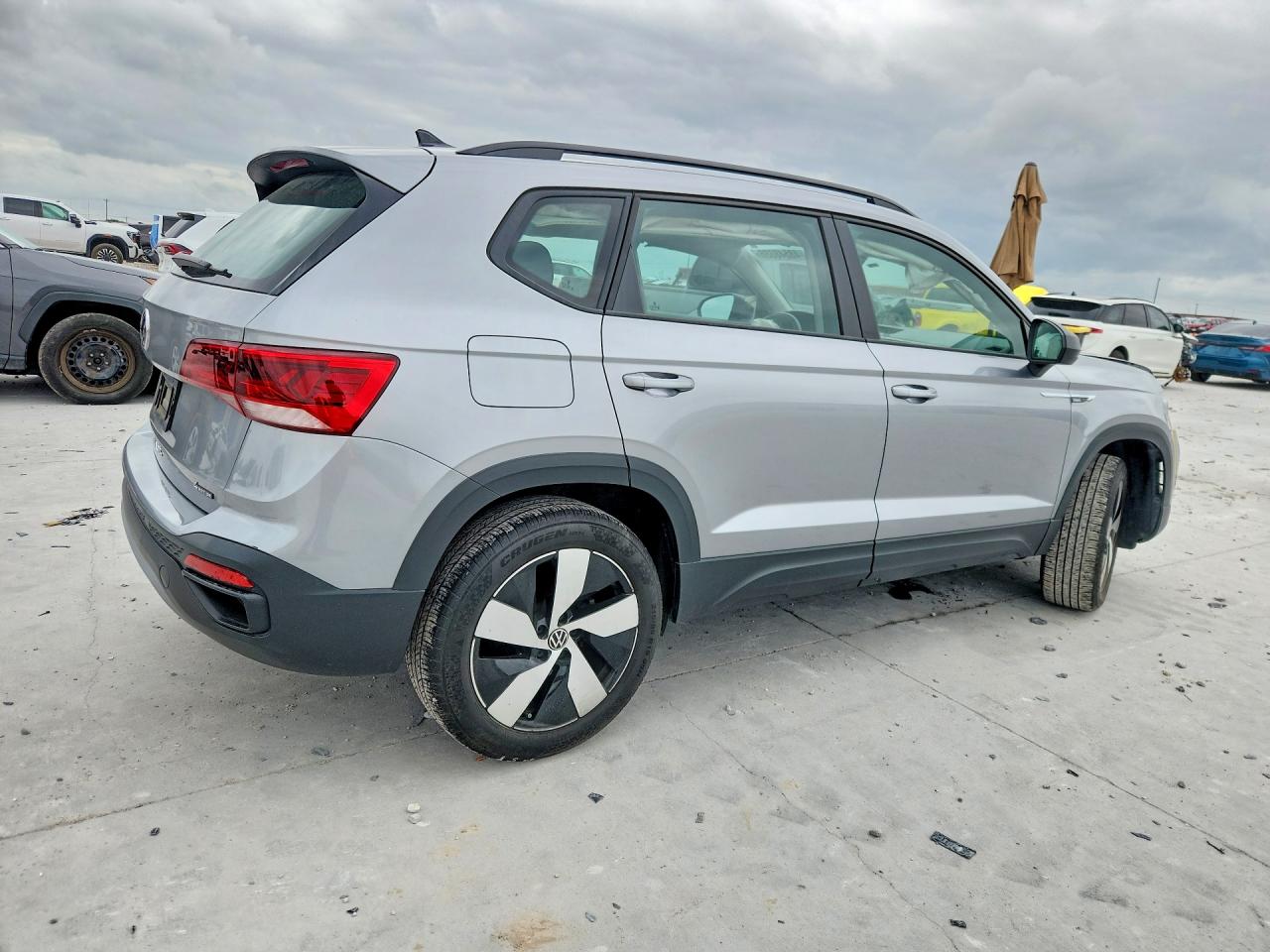 2024 VOLKSWAGEN TAOS S photo 3