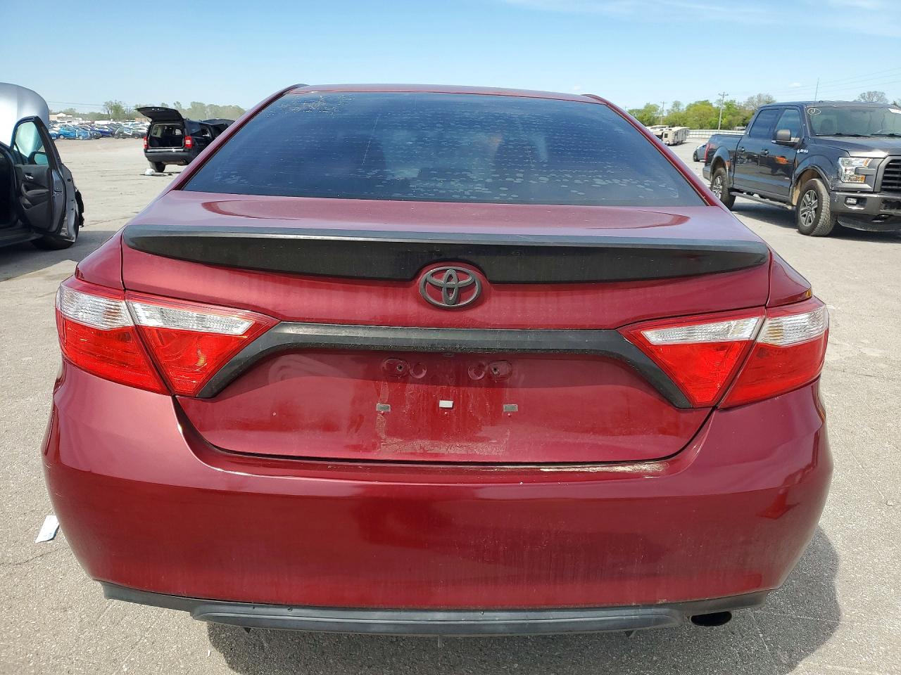 2015 TOYOTA CAMRY SE photo 16