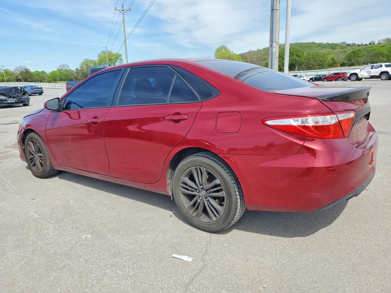 2015 TOYOTA CAMRY SE photo 4