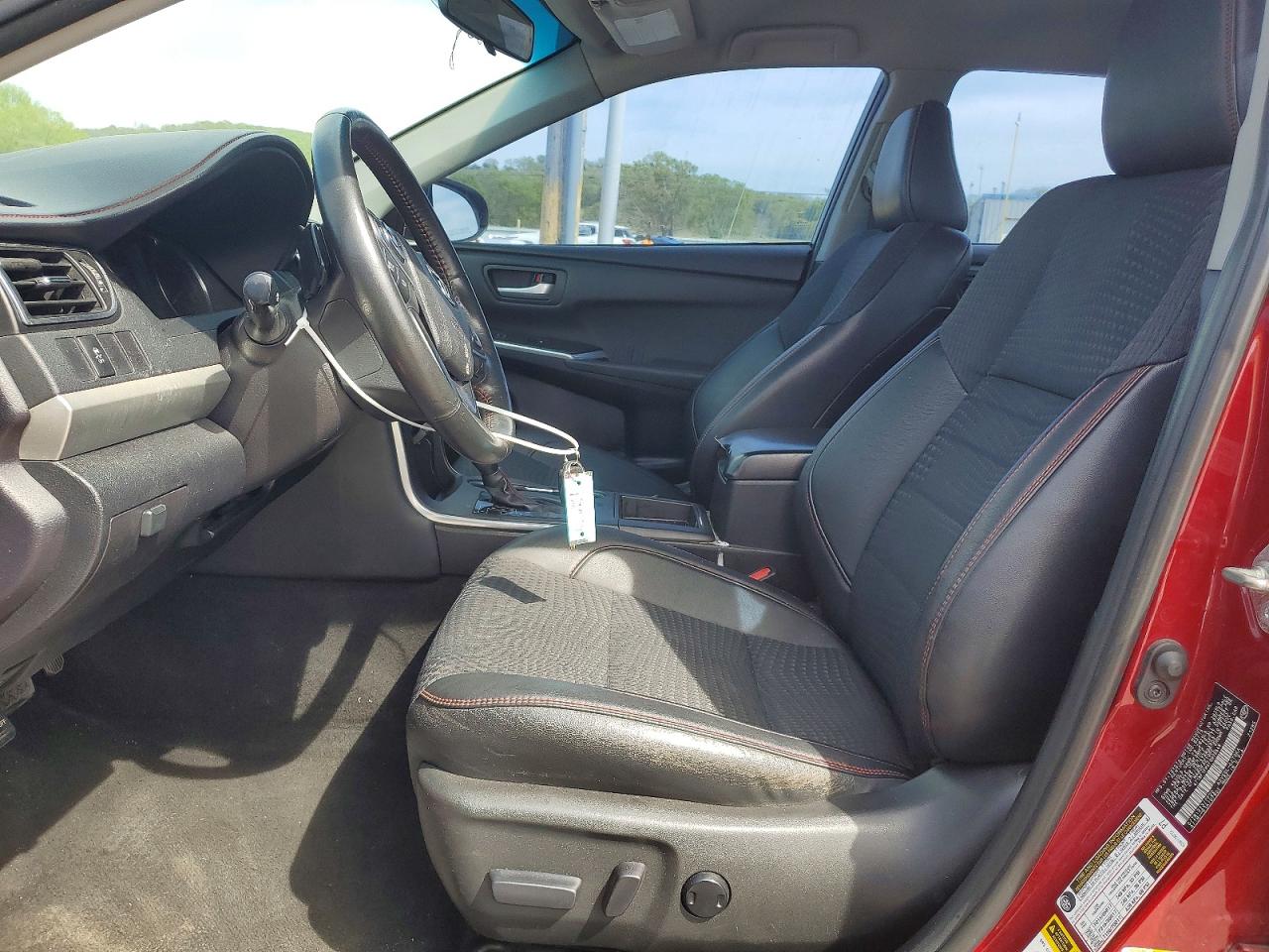 2015 TOYOTA CAMRY SE photo 19
