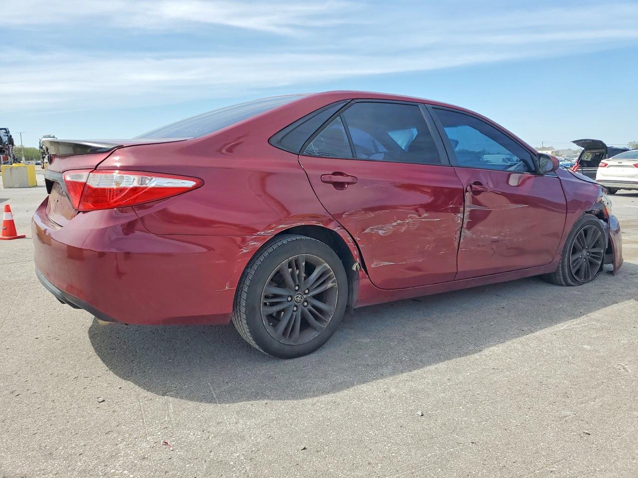 2015 TOYOTA CAMRY SE photo 7