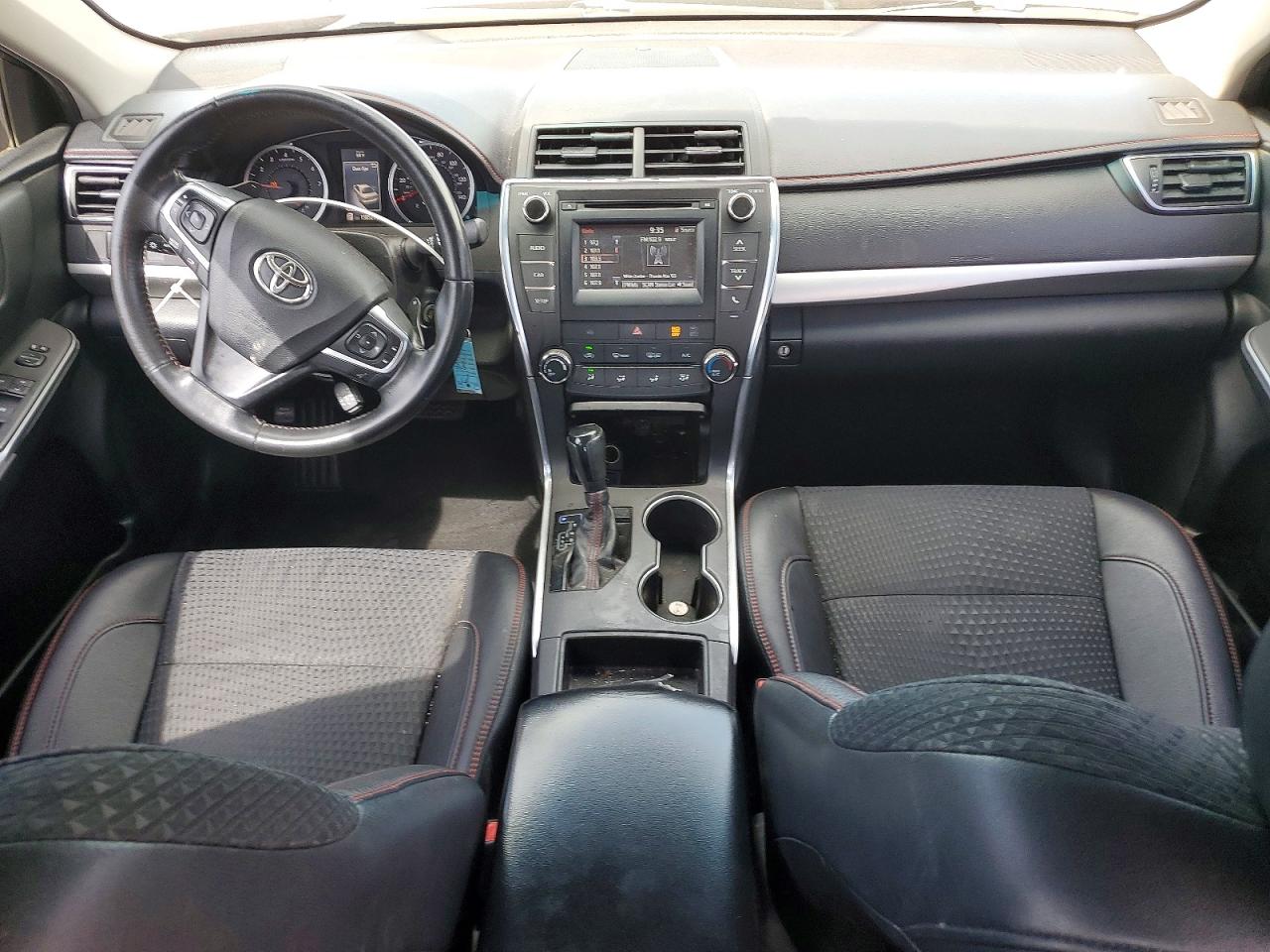 2015 TOYOTA CAMRY SE photo 22