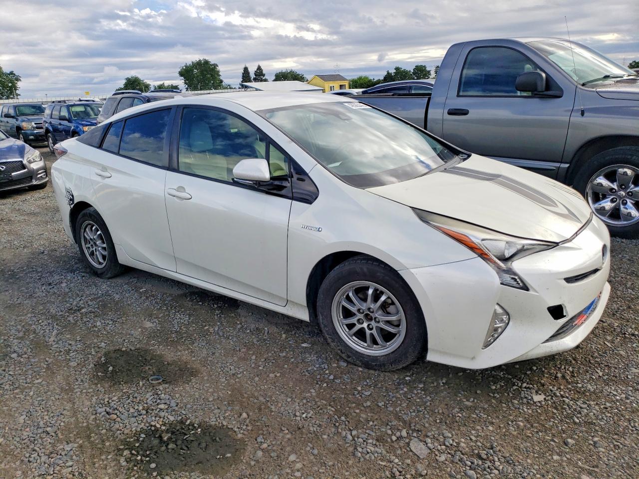 2016 TOYOTA PRIUS THREE TOURING photo 7