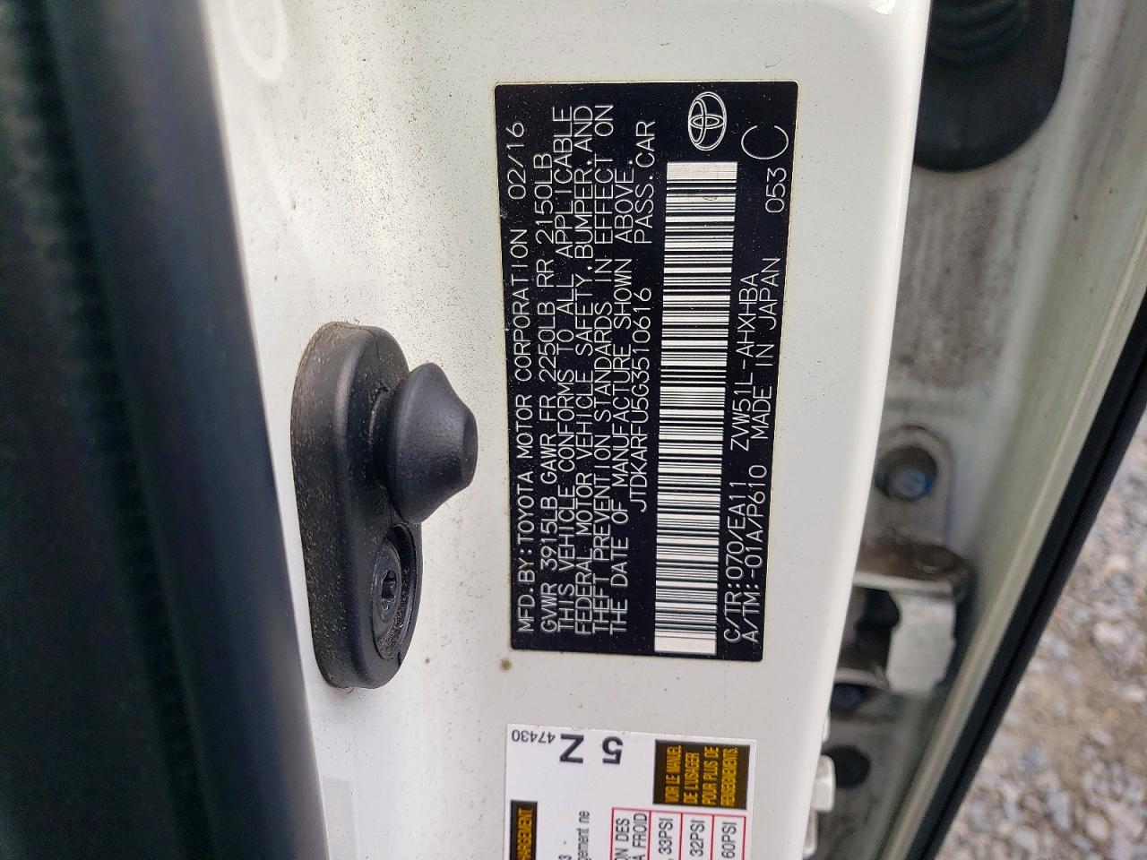 2016 TOYOTA PRIUS THREE TOURING photo 23