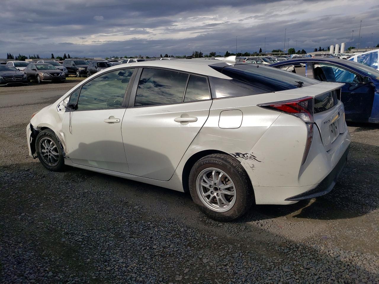 2016 TOYOTA PRIUS THREE TOURING photo 3