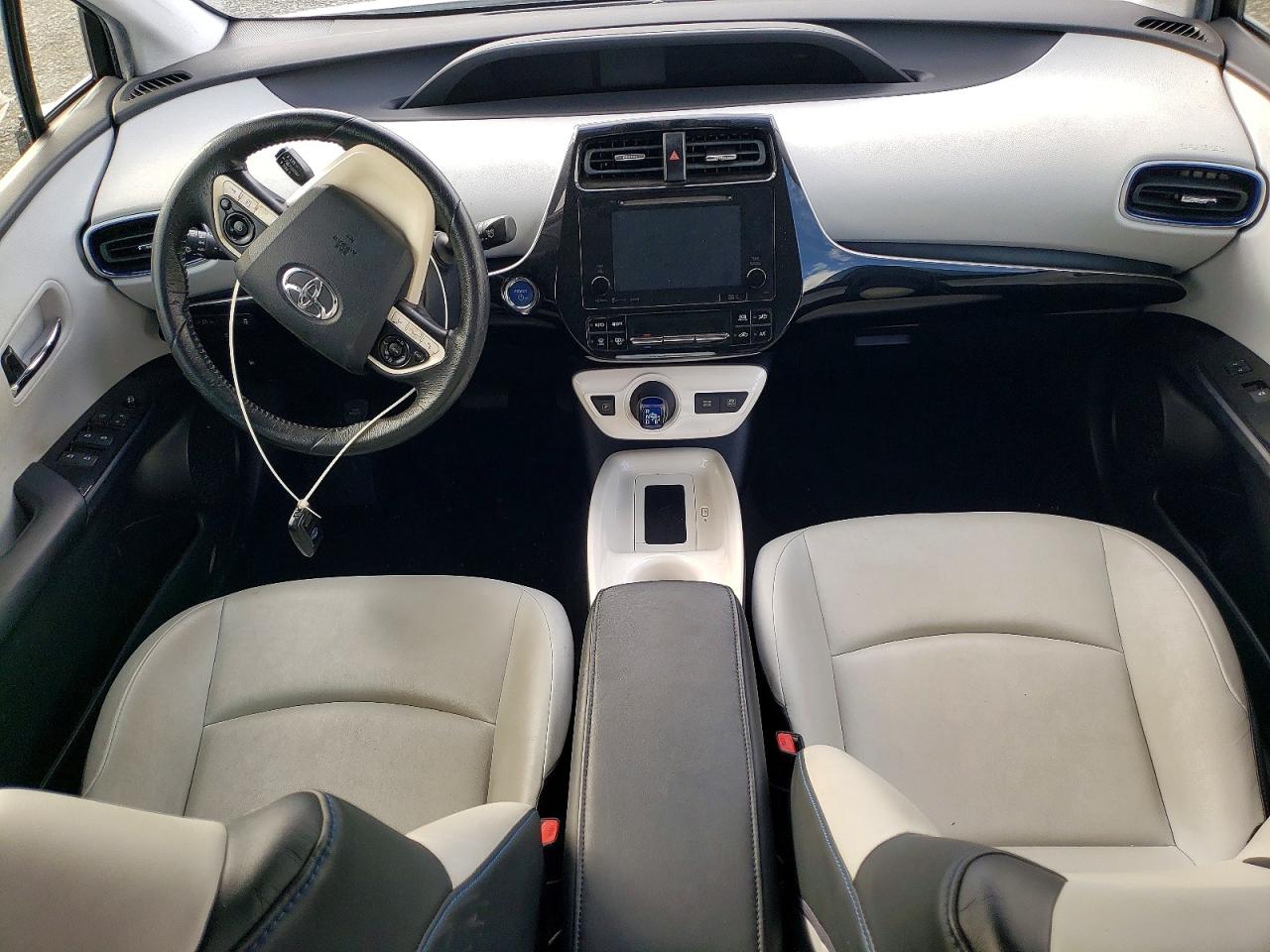 2016 TOYOTA PRIUS THREE TOURING photo 15