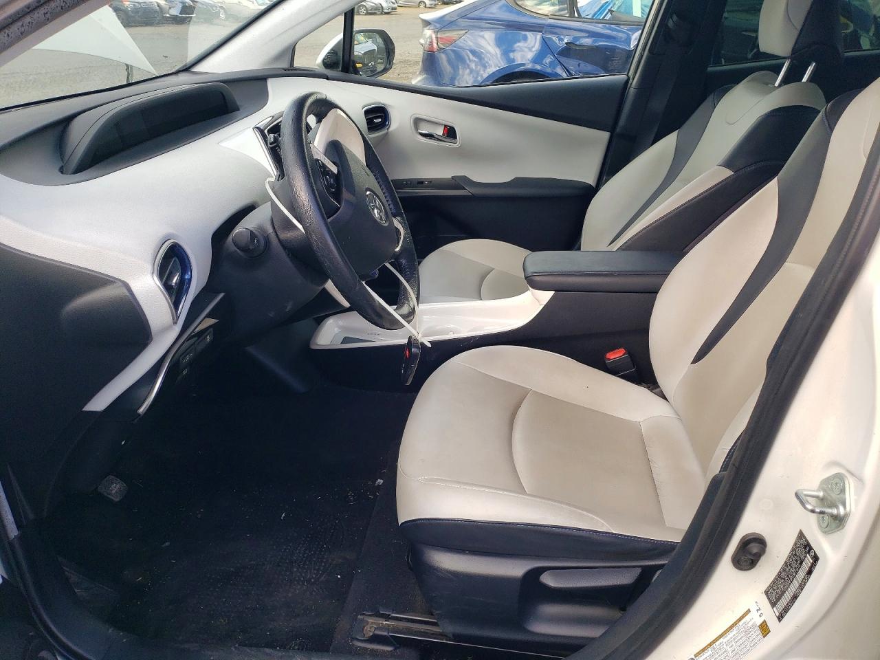 2016 TOYOTA PRIUS THREE TOURING photo 13