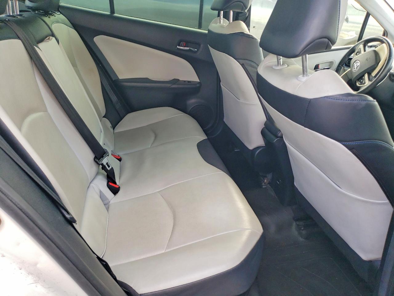 2016 TOYOTA PRIUS THREE TOURING photo 19