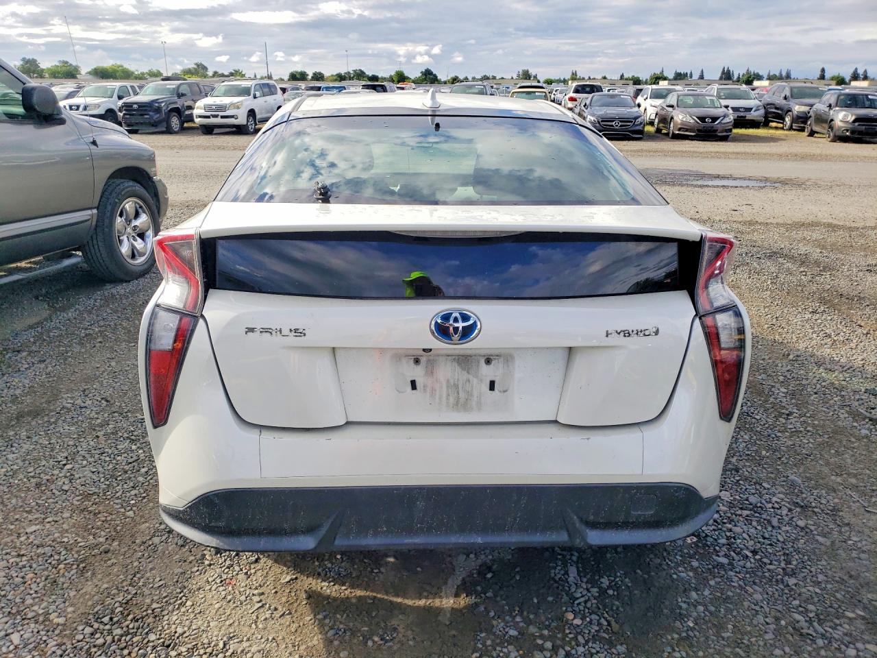 2016 TOYOTA PRIUS THREE TOURING photo 11