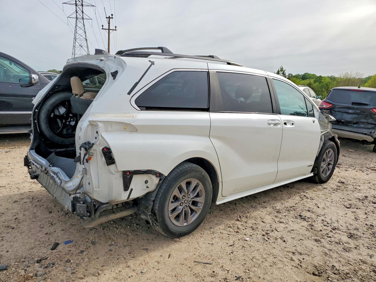 2021 TOYOTA SIENNA XLE 8-PASSENGER photo 5