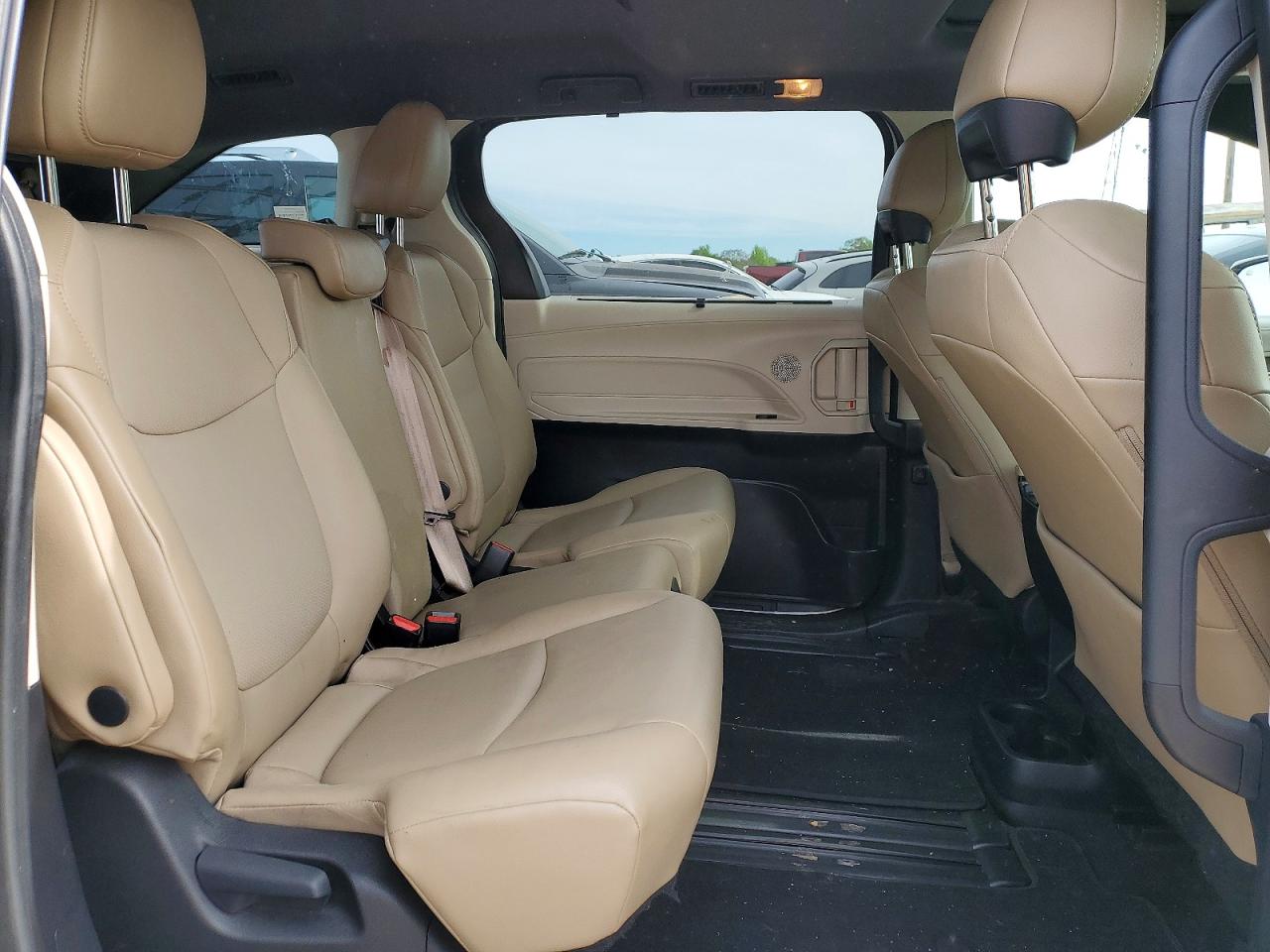 2021 TOYOTA SIENNA XLE 8-PASSENGER photo 21