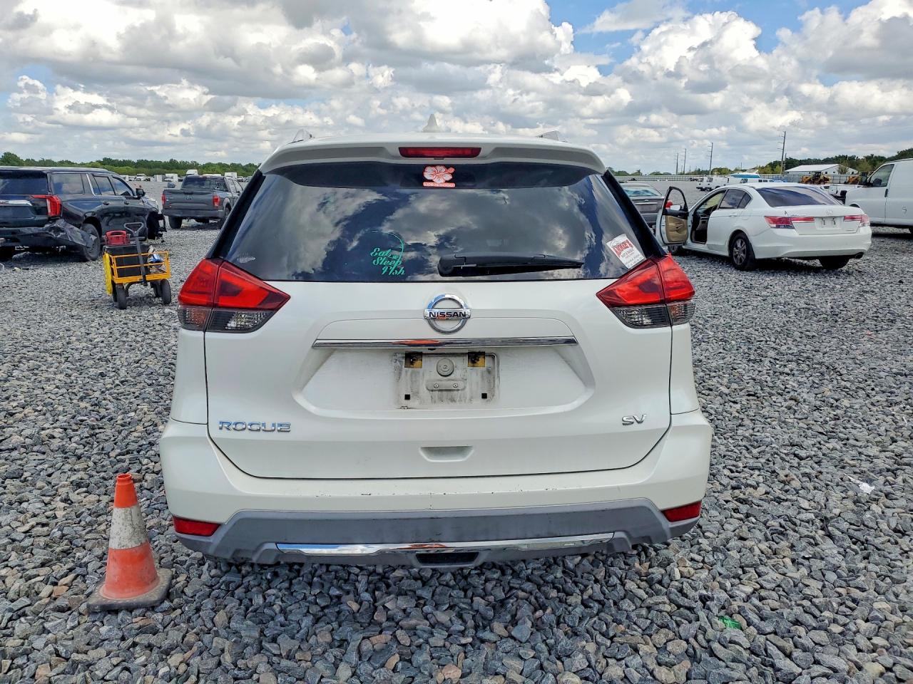 2017 NISSAN ROGUE SV photo 16