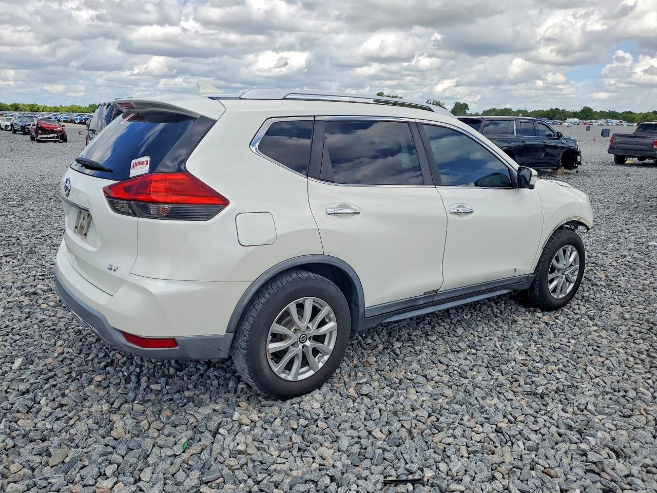 2017 NISSAN ROGUE SV photo 7