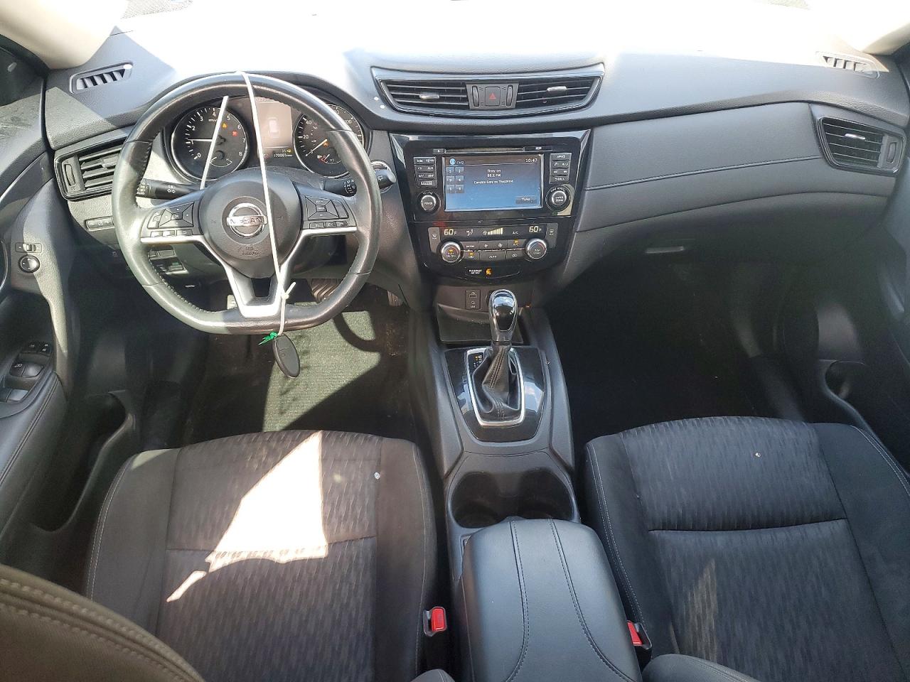 2017 NISSAN ROGUE SV photo 22