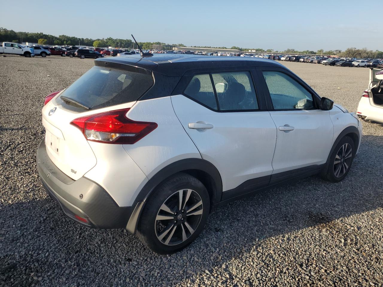 2020 NISSAN KICKS SV photo 5