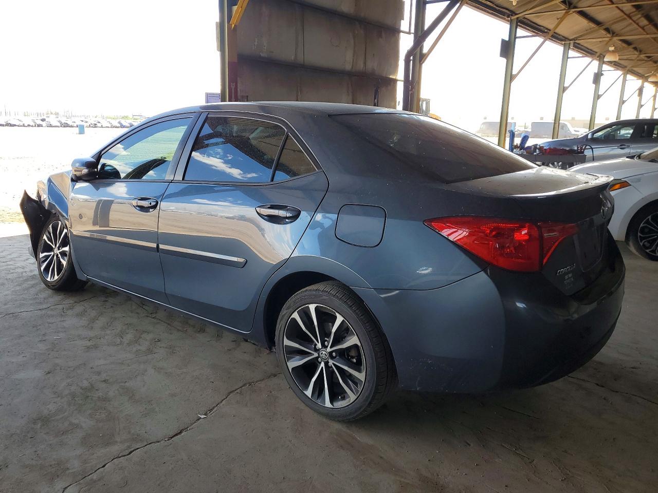 2017 TOYOTA COROLLA SE photo 3