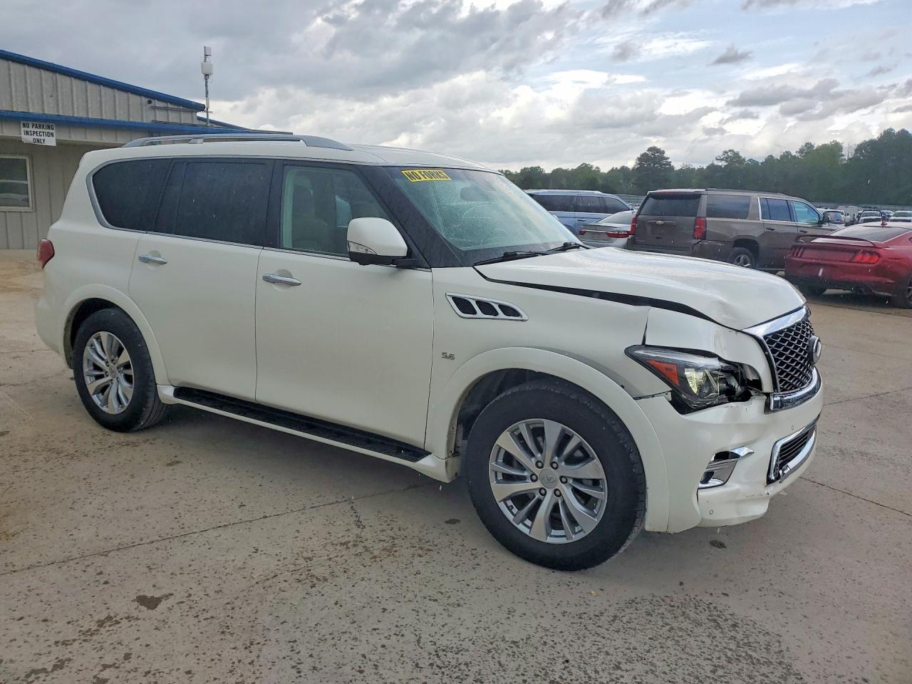 2017 INFINITI QX80 BASE photo 10