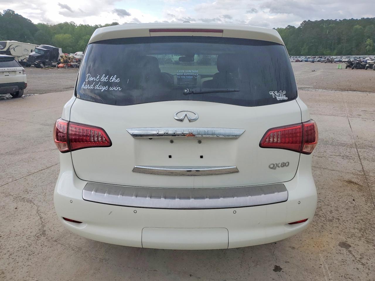 2017 INFINITI QX80 BASE photo 16