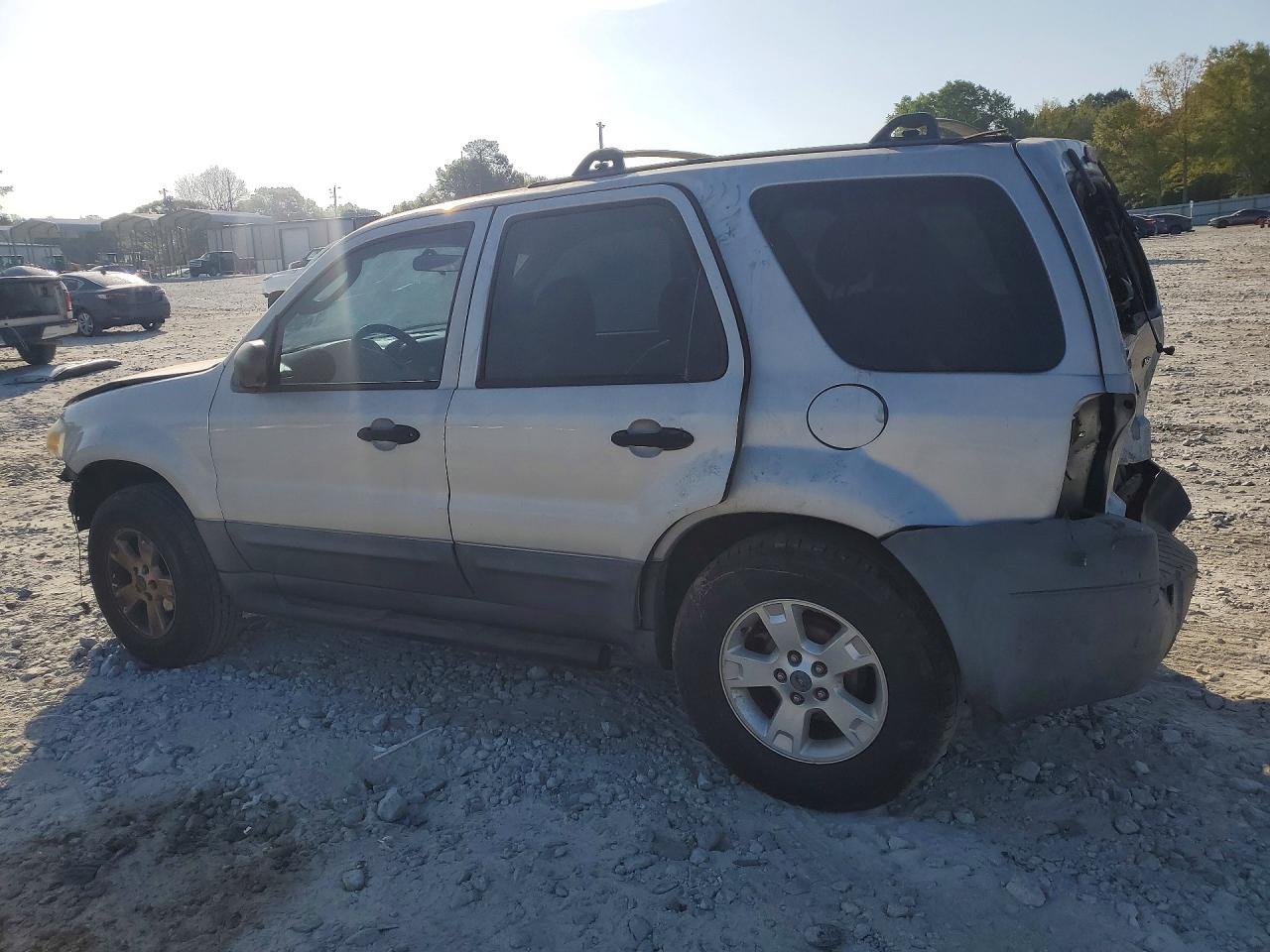 2005 FORD ESCAPE XLT photo 2