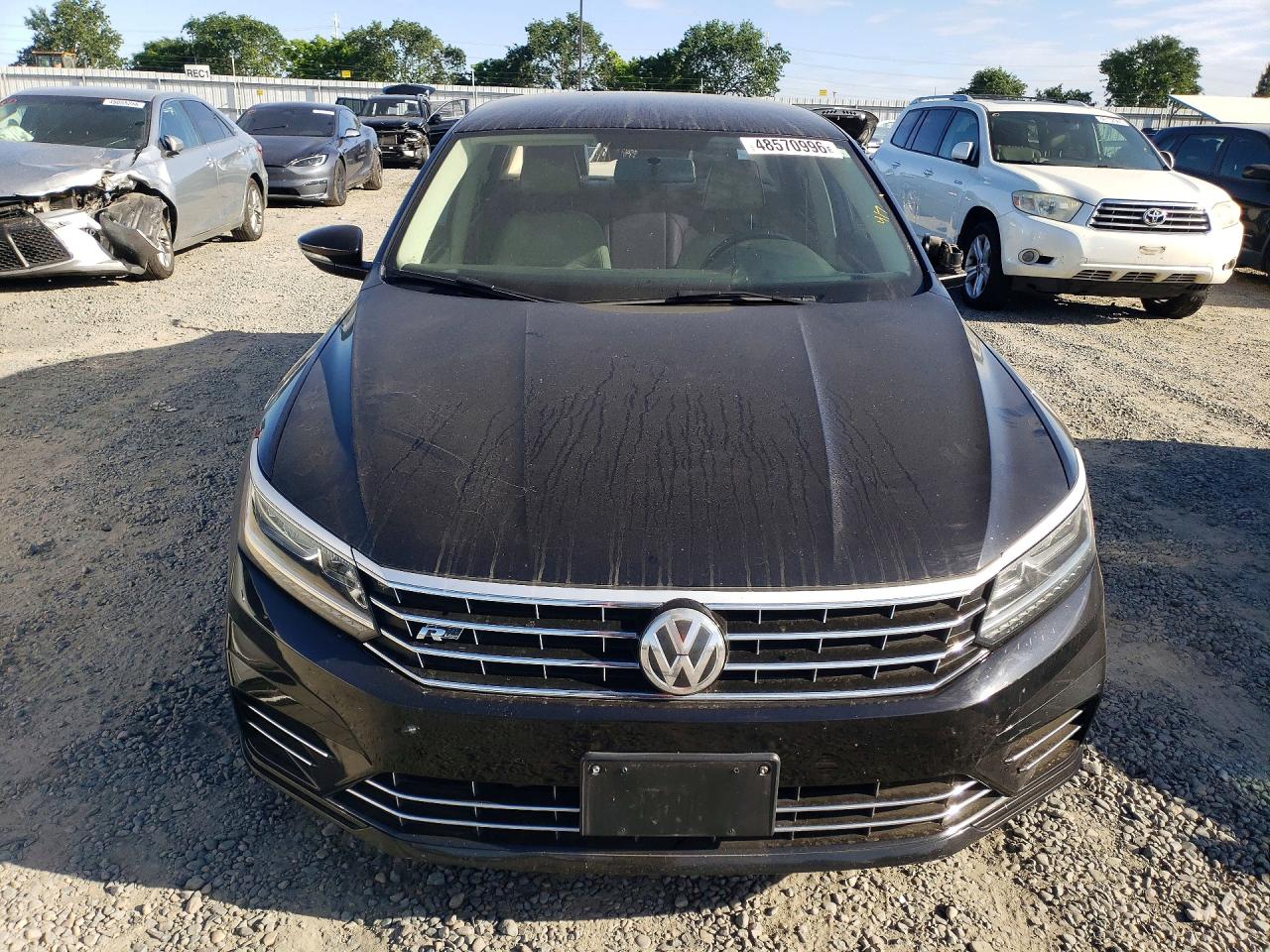 2017 VOLKSWAGEN PASSAT R-LINE photo 9