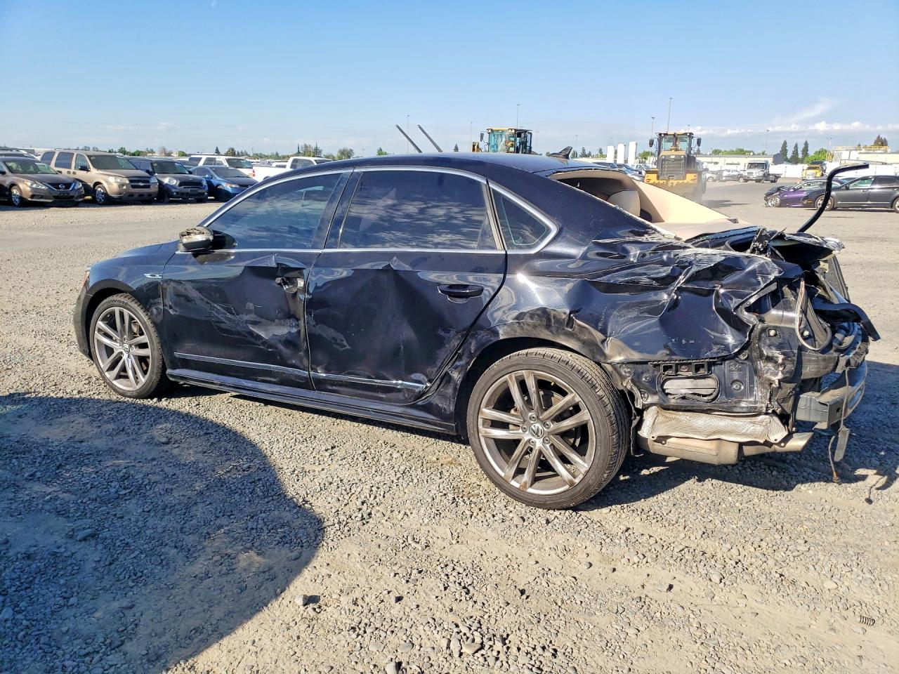 2017 VOLKSWAGEN PASSAT R-LINE photo 3