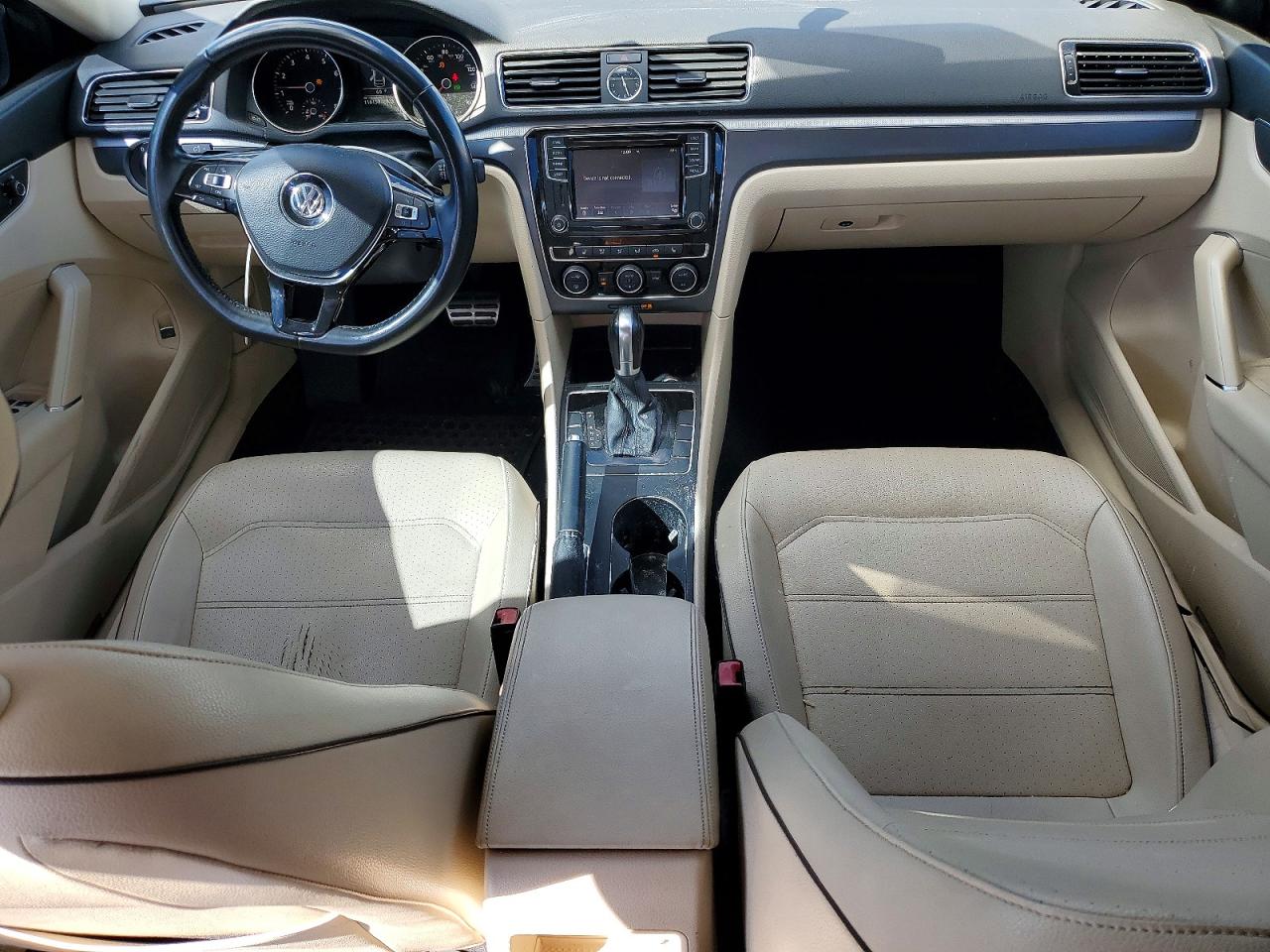 2017 VOLKSWAGEN PASSAT R-LINE photo 15