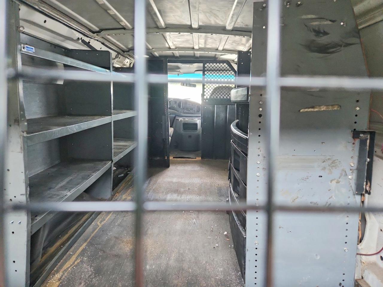 1999 FORD E250 UTILITY / SERVICE VAN photo 28