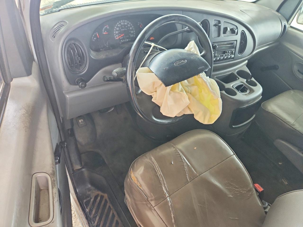 1999 FORD E250 UTILITY / SERVICE VAN photo 22