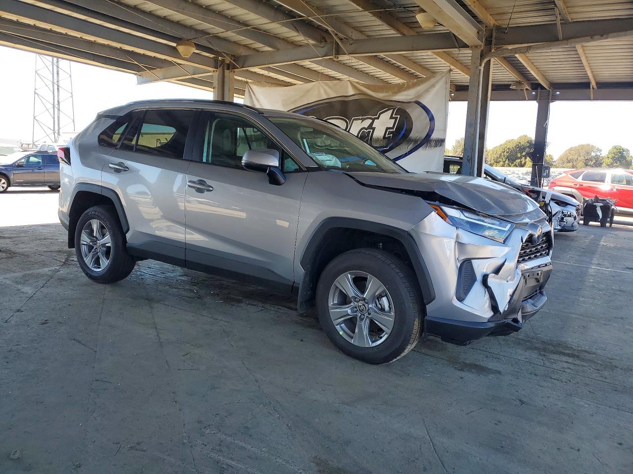 2025 TOYOTA RAV4 XLE photo 7