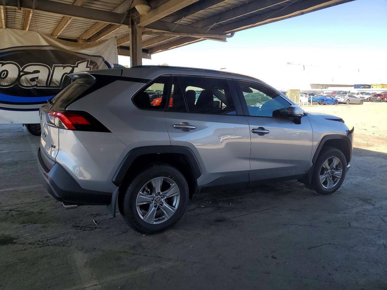 2025 TOYOTA RAV4 XLE photo 5