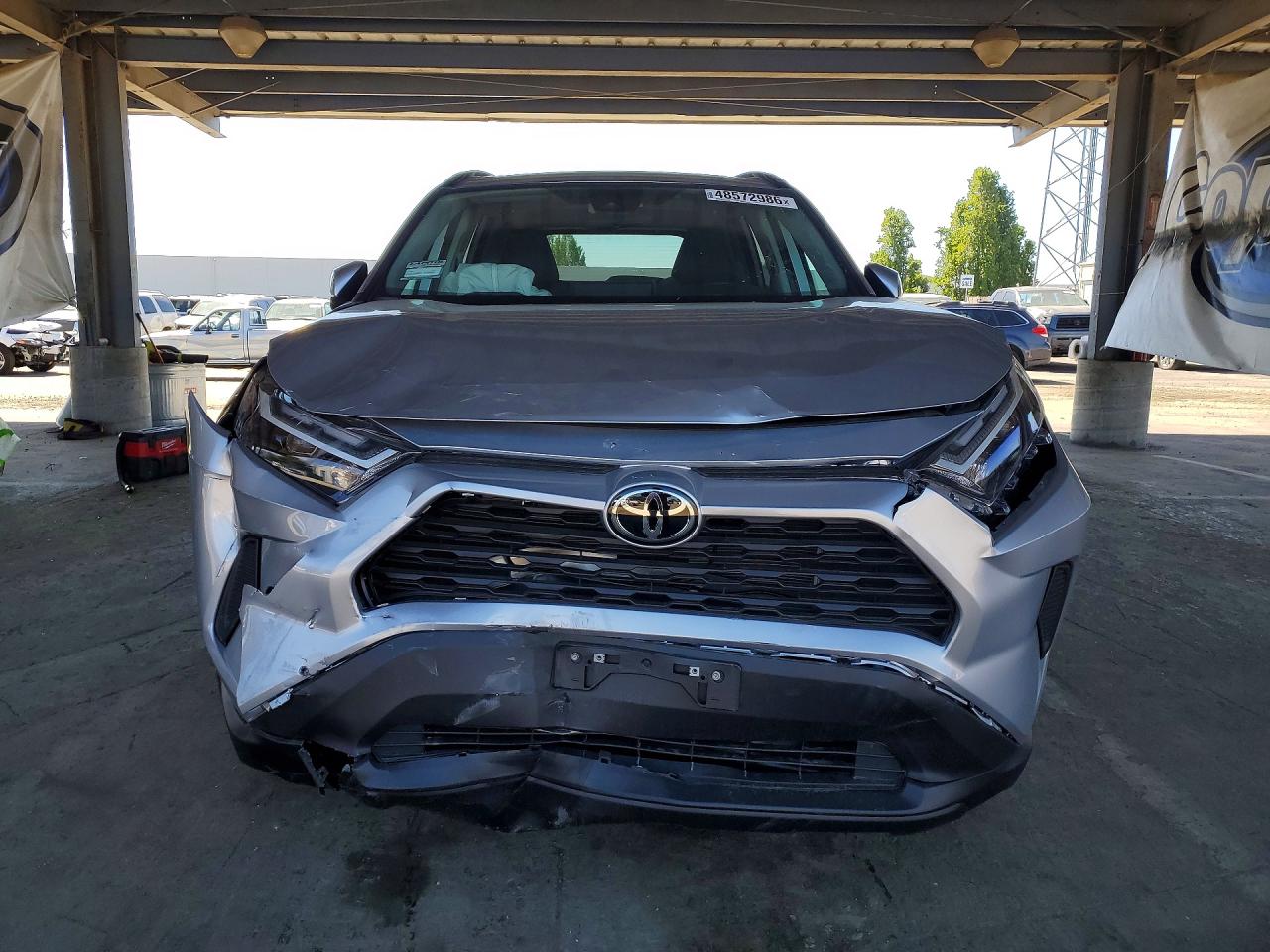 2025 TOYOTA RAV4 XLE photo 9